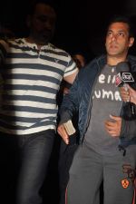 Salman Khan returns from Germany at the Airport on 21st Oct 2011 (9).JPG